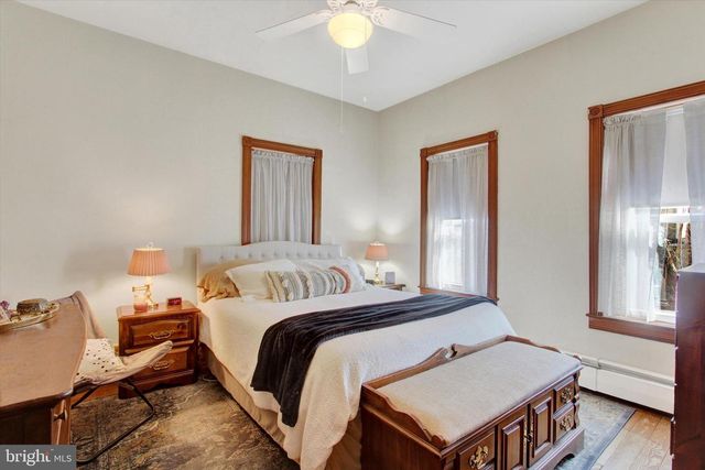 6 N WATER ST, Spring Grove, PA 17362