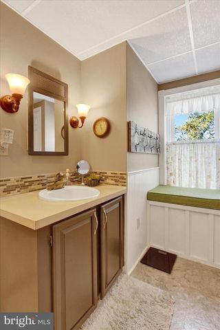 6 N WATER ST, Spring Grove, PA 17362