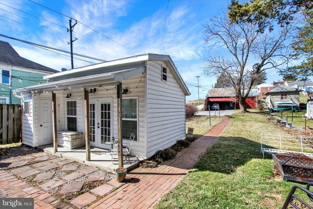 6 N WATER ST, Spring Grove, PA 17362