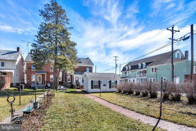 6 N WATER ST, Spring Grove, PA 17362