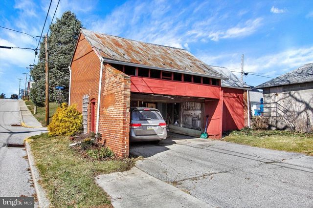 6 N WATER ST, Spring Grove, PA 17362