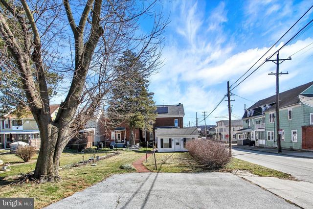 6 N WATER ST, Spring Grove, PA 17362