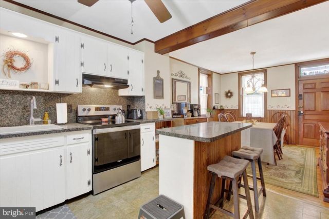 6 N WATER ST, Spring Grove, PA 17362