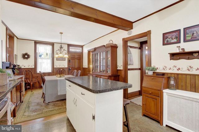 6 N WATER ST, Spring Grove, PA 17362