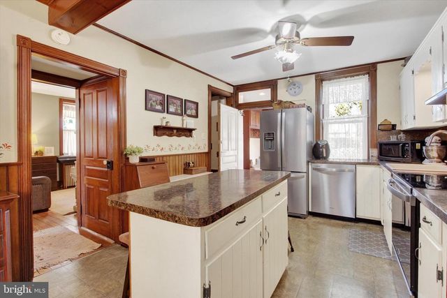 6 N WATER ST, Spring Grove, PA 17362