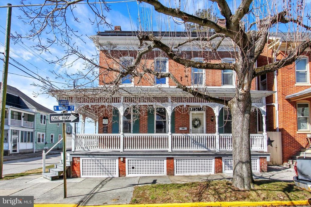 6 N WATER ST, Spring Grove, PA 17362
