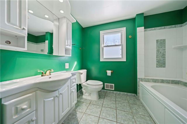 30 Green Acre Lane, Gates, NY 14624