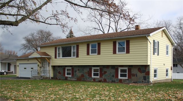 30 Green Acre Lane, Gates, NY 14624