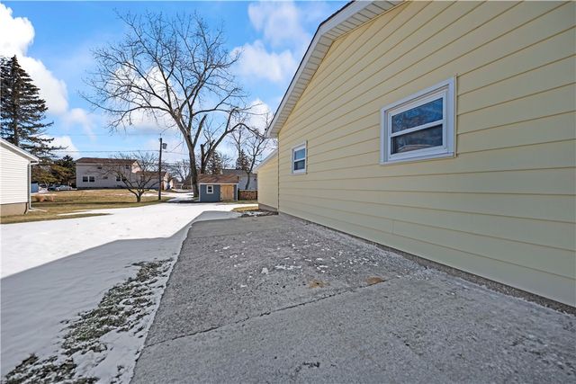 30 Green Acre Lane, Gates, NY 14624