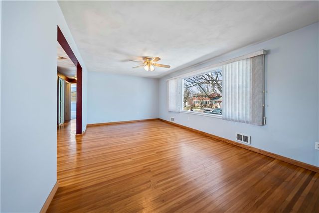 30 Green Acre Lane, Gates, NY 14624