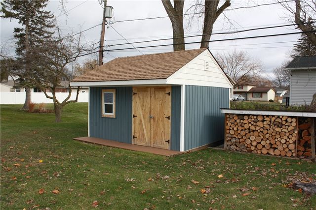 30 Green Acre Lane, Gates, NY 14624