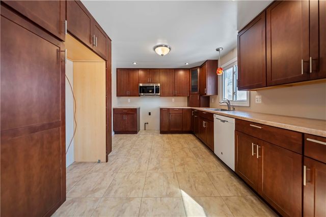 30 Green Acre Lane, Gates, NY 14624