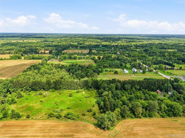 2714 N Burkhart Road, Howell Township, MI 48855