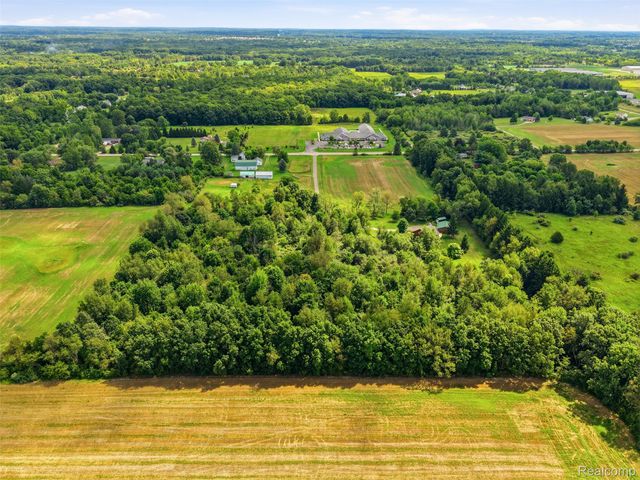 2714 N Burkhart Road, Howell Township, MI 48855