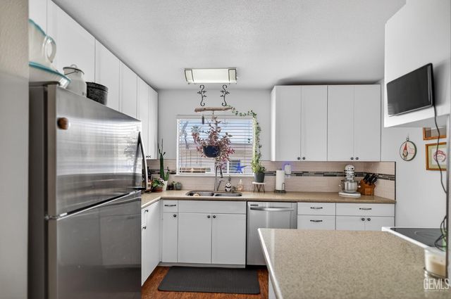 3905 Noel Place, Bakersfield, CA 93306