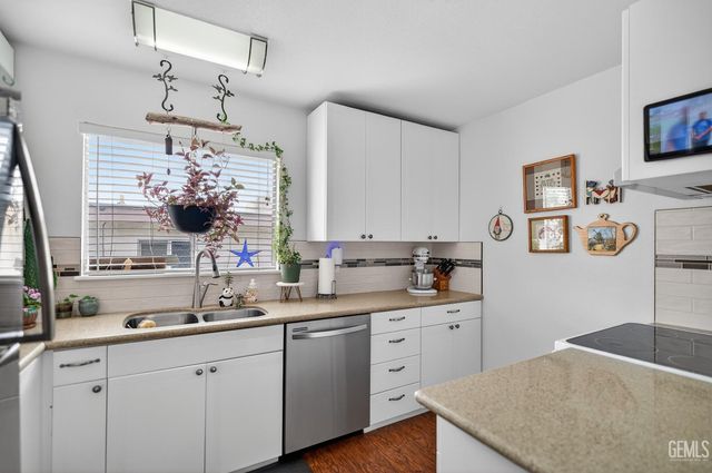 3905 Noel Place, Bakersfield, CA 93306