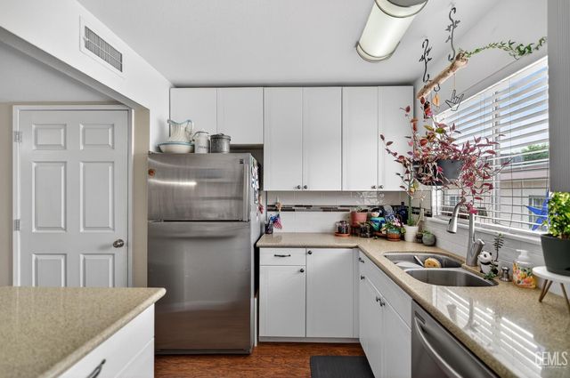 3905 Noel Place, Bakersfield, CA 93306