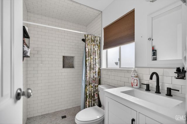 3905 Noel Place, Bakersfield, CA 93306