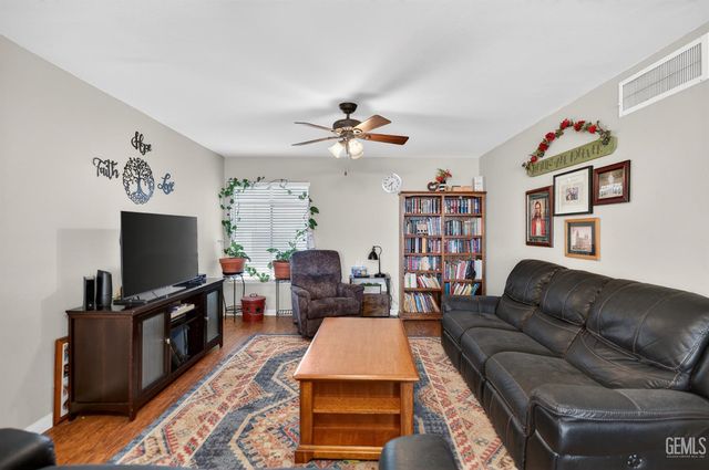 3905 Noel Place, Bakersfield, CA 93306