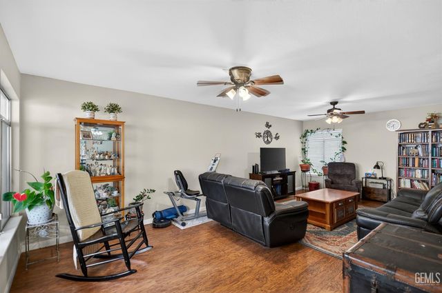 3905 Noel Place, Bakersfield, CA 93306