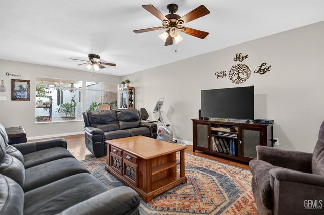 3905 Noel Place, Bakersfield, CA 93306