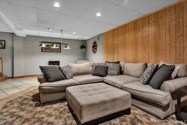 19 Lakeview Drive, Mount Vernon, IN 47620