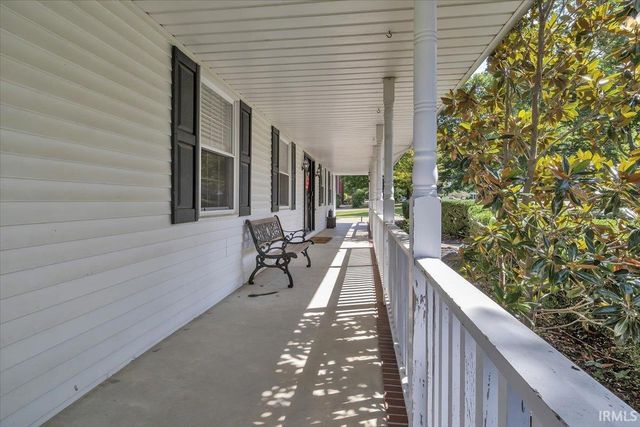19 Lakeview Drive, Mount Vernon, IN 47620