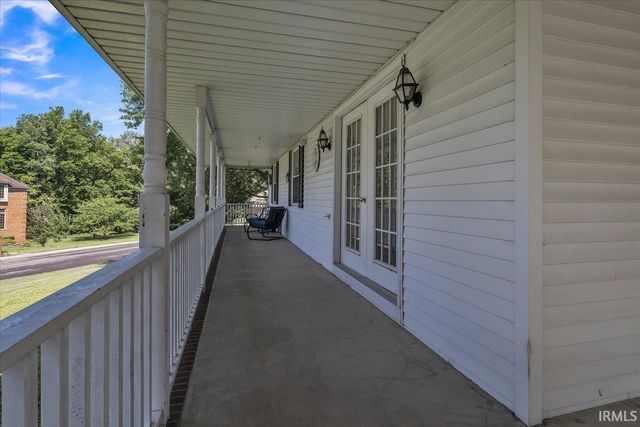 19 Lakeview Drive, Mount Vernon, IN 47620