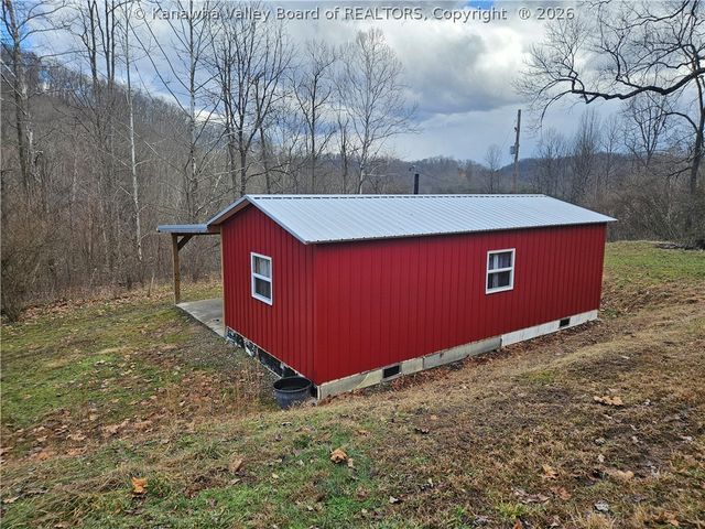 25 Veranda Lane, Elkview, WV 25071