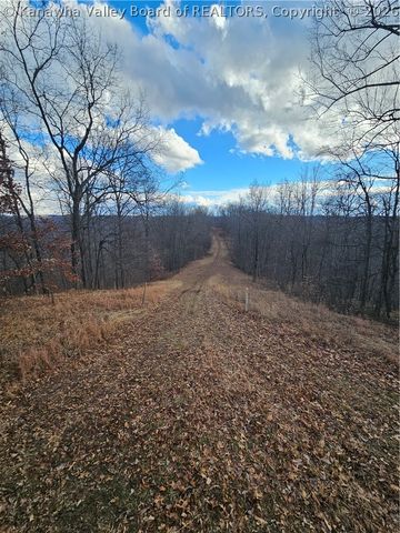 25 Veranda Lane, Elkview, WV 25071