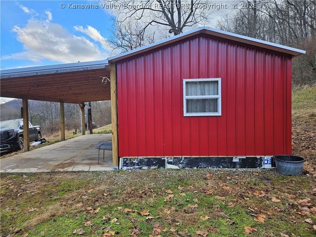 25 Veranda Lane, Elkview, WV 25071