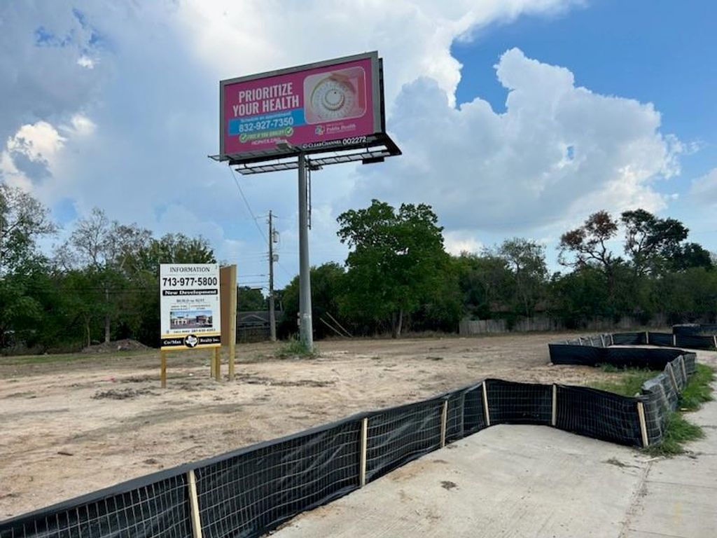 6817 Martin Luther King Jr Boulevard, Houston, TX 77033