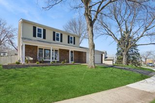 745 Buffalo Circle, Carol Stream, IL 60188