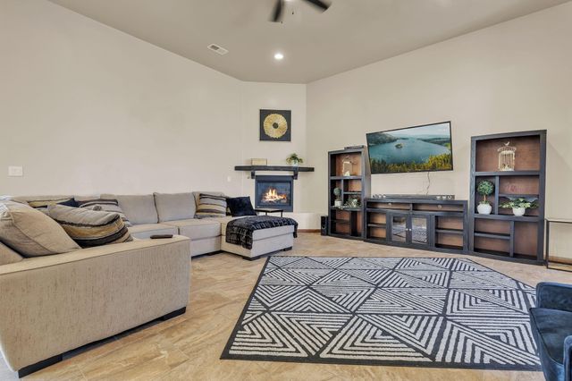 1704 20th Avenue SE, Rio Rancho, NM 87124