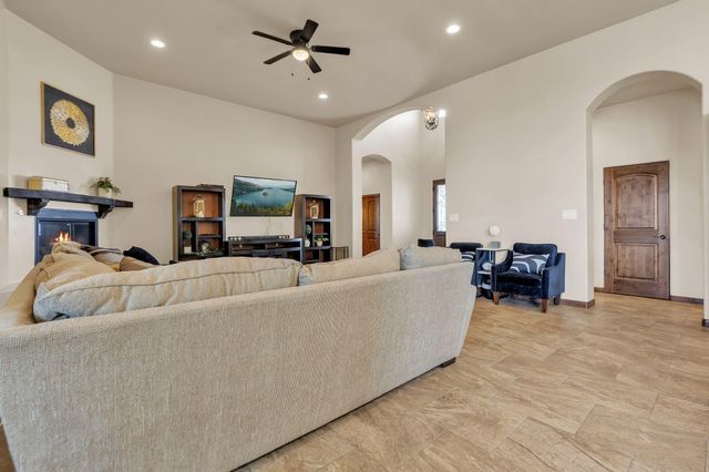 1704 20th Avenue SE, Rio Rancho, NM 87124