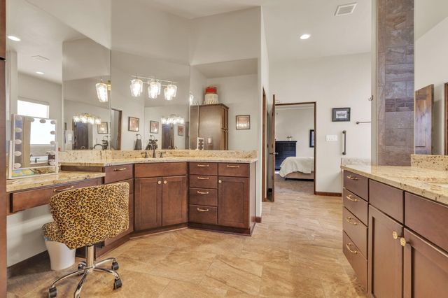 1704 20th Avenue SE, Rio Rancho, NM 87124