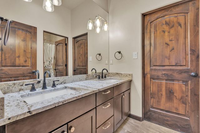 1704 20th Avenue SE, Rio Rancho, NM 87124