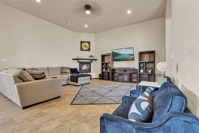 1704 20th Avenue SE, Rio Rancho, NM 87124