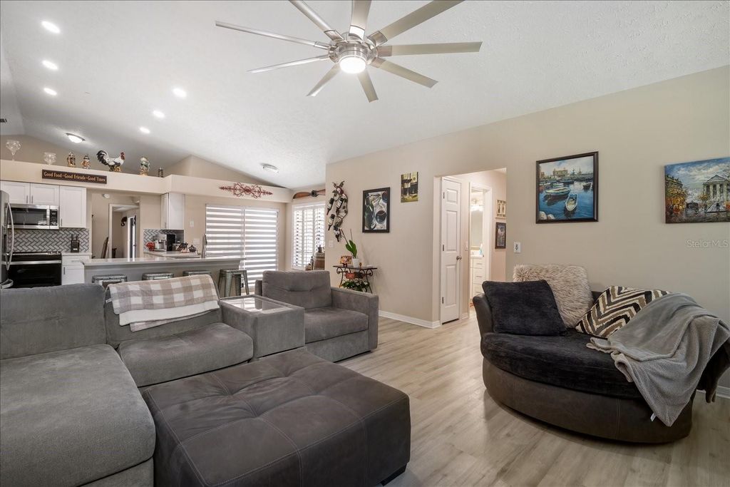 Image 12 of property listing at 2110 LAINDALE PLACE, Valrico, FL 33596