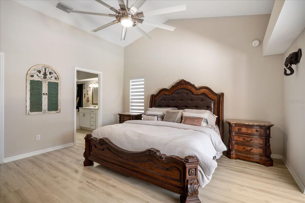 Image 13 of property listing at 2110 LAINDALE PLACE, Valrico, FL 33596