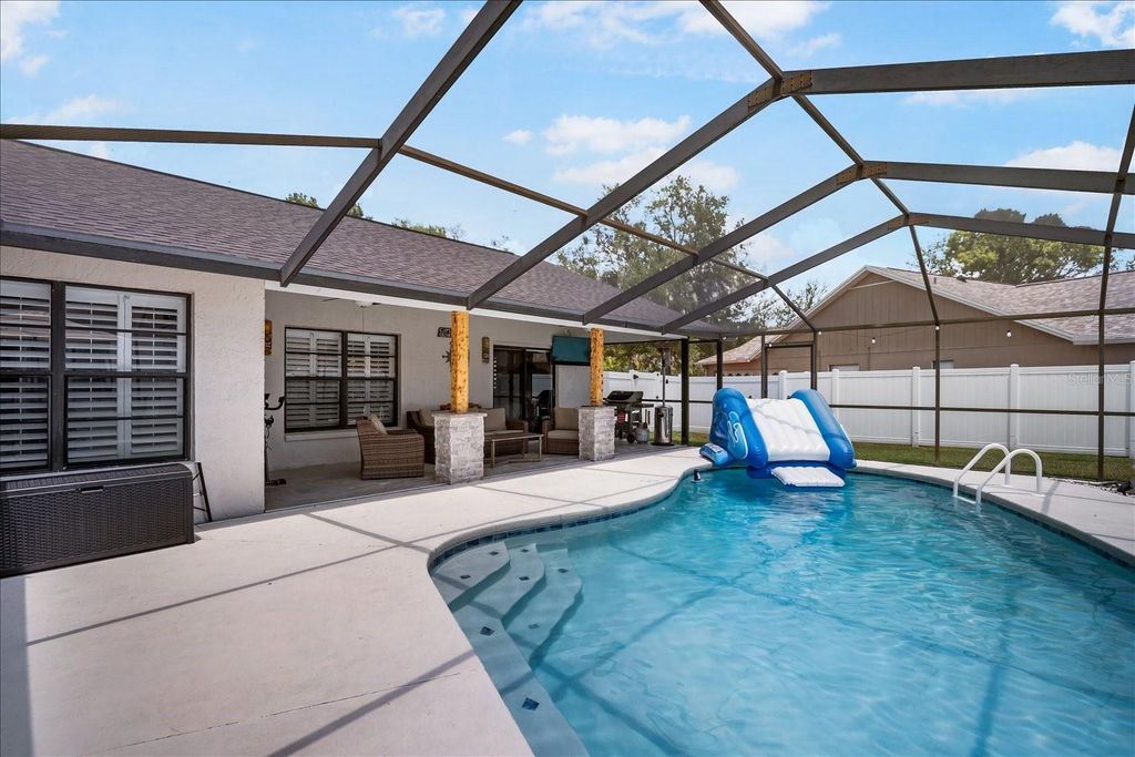 Image 22 of property listing at 2110 LAINDALE PLACE, Valrico, FL 33596