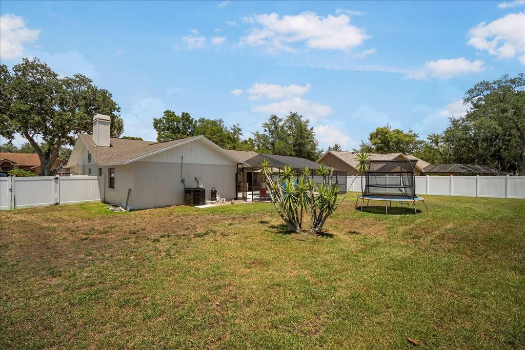 Image 24 of property listing at 2110 LAINDALE PLACE, Valrico, FL 33596