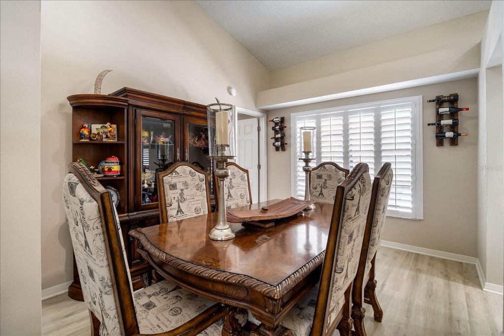 Image 7 of property listing at 2110 LAINDALE PLACE, Valrico, FL 33596