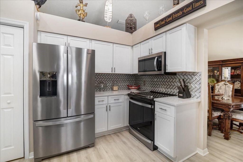Image 10 of property listing at 2110 LAINDALE PLACE, Valrico, FL 33596