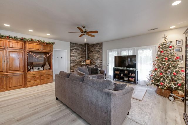 10477 S Henderson Road, Fresno, CA 93706