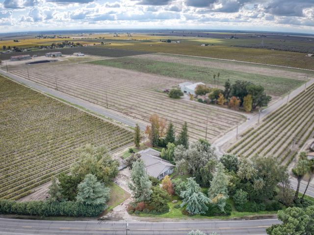 10477 S Henderson Road, Fresno, CA 93706