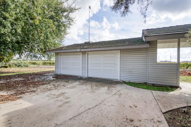 10477 S Henderson Road, Fresno, CA 93706