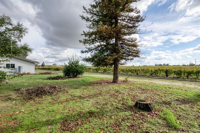 10477 S Henderson Road, Fresno, CA 93706