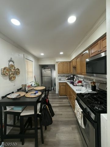 41 Outlook Ave, Hawthorne Boro, NJ 07506