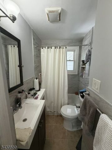 41 Outlook Ave, Hawthorne Boro, NJ 07506